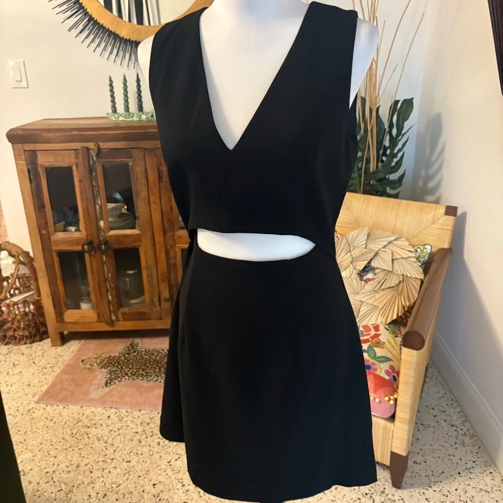 FRENCH CONNECTION Black Whisper V neck Cut Out Dress! Sleeveless. Lined. NEW! 8